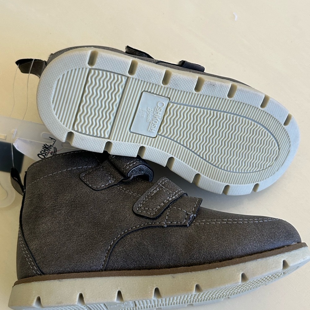 OshKosh B’Gosh toddler boots. Size 9, dark Grey - Picture 2 of 4